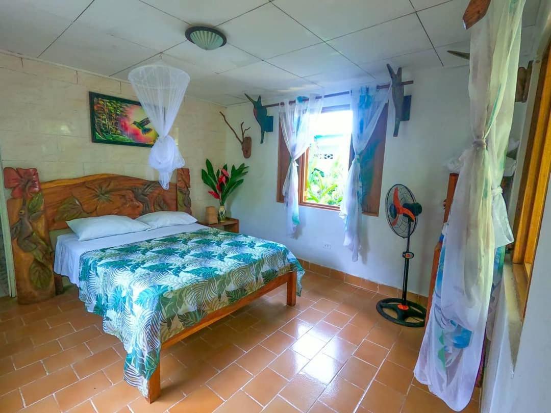 Cabinas Tito Cahuita Eksteriør billede