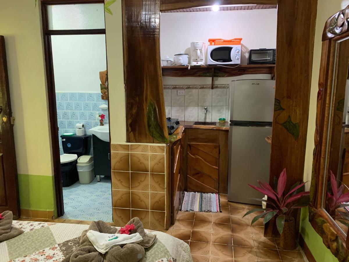 Cabinas Tito Cahuita Eksteriør billede