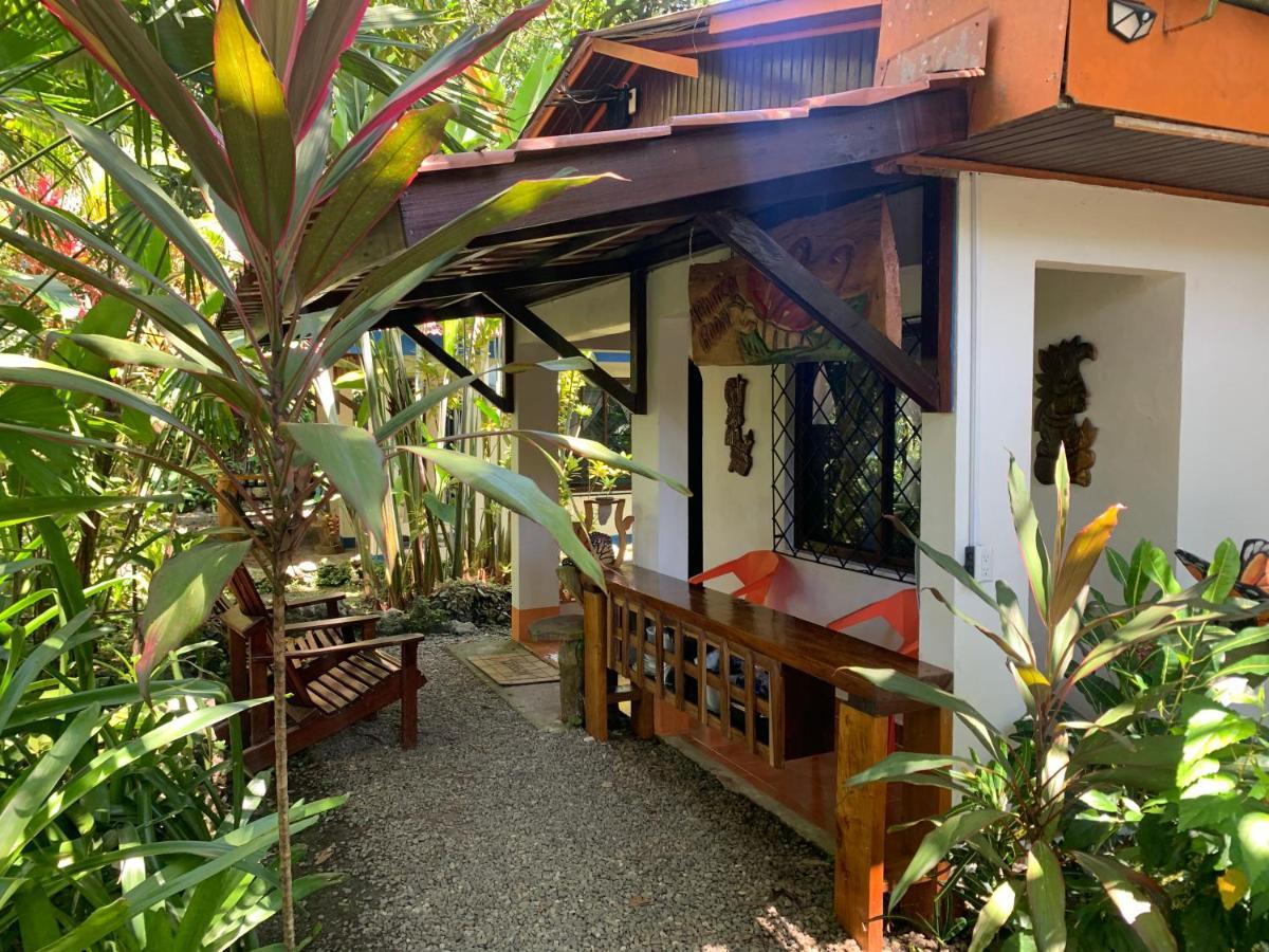 Cabinas Tito Cahuita Eksteriør billede