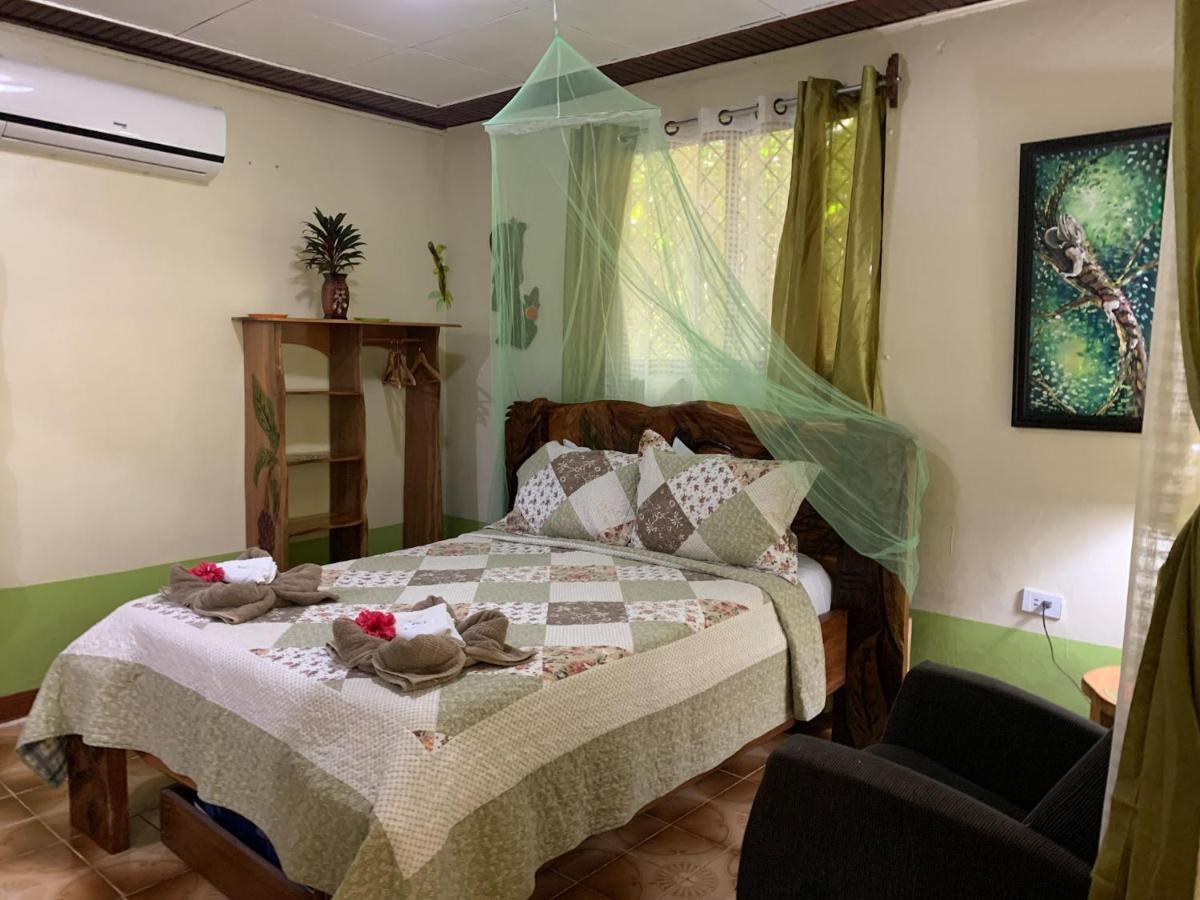 Cabinas Tito Cahuita Eksteriør billede