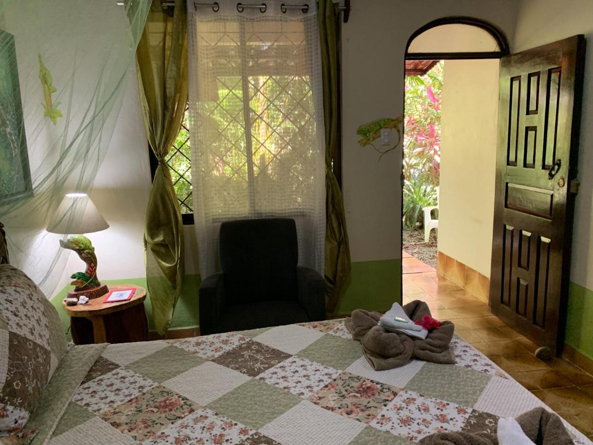 Cabinas Tito Cahuita Eksteriør billede