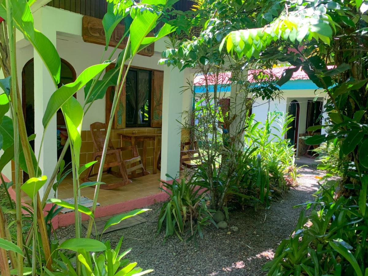 Cabinas Tito Cahuita Eksteriør billede