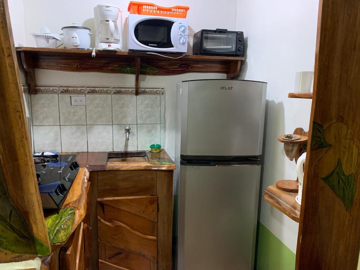Cabinas Tito Cahuita Eksteriør billede