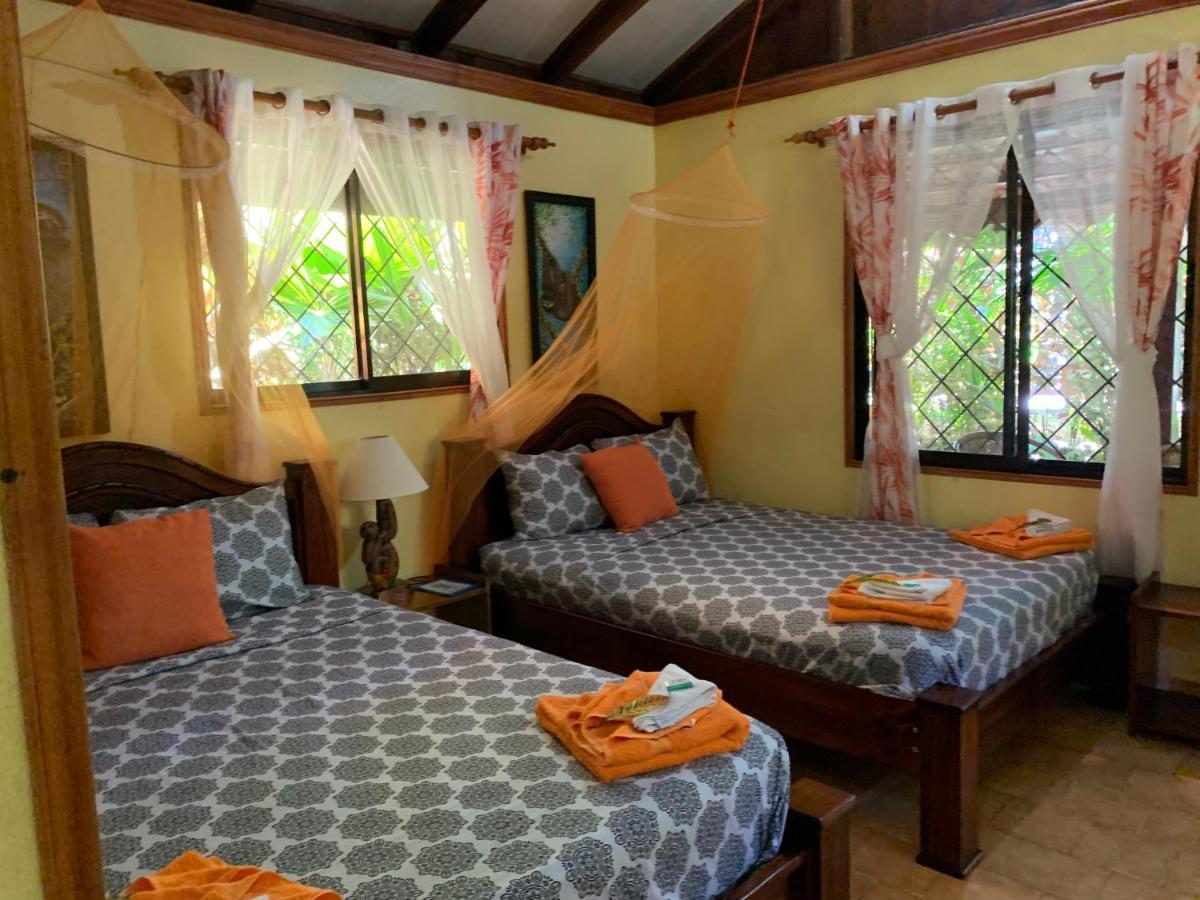 Cabinas Tito Cahuita Eksteriør billede
