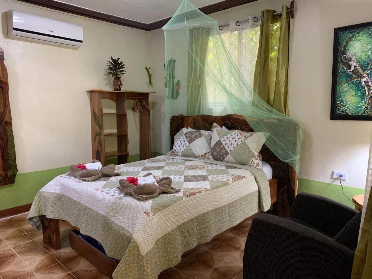 Cabinas Tito Cahuita Eksteriør billede
