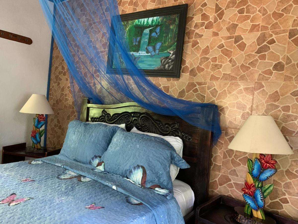 Cabinas Tito Cahuita Eksteriør billede