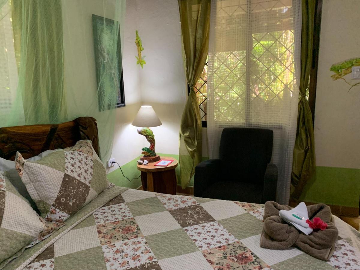 Cabinas Tito Cahuita Eksteriør billede