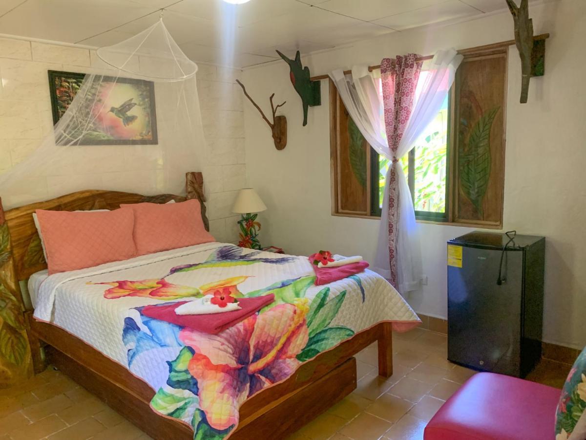 Cabinas Tito Cahuita Eksteriør billede