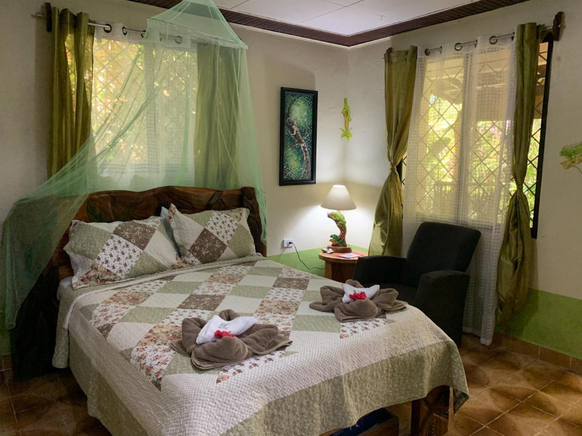 Cabinas Tito Cahuita Eksteriør billede