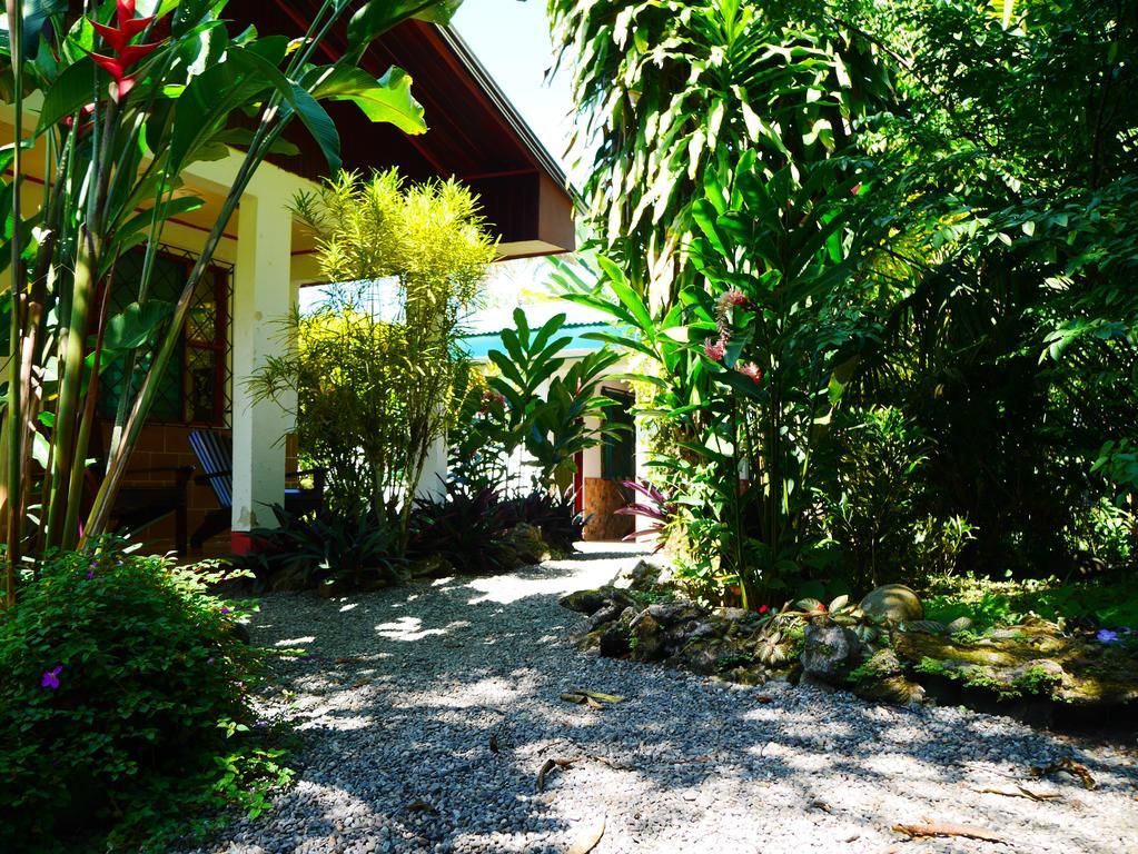 Cabinas Tito Cahuita Eksteriør billede